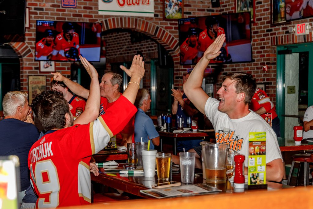Carolina Ale House crowd
