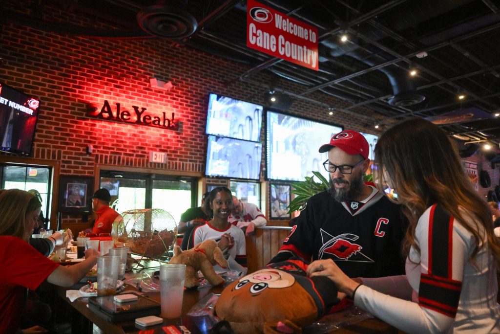 Carolina Ale House crowd