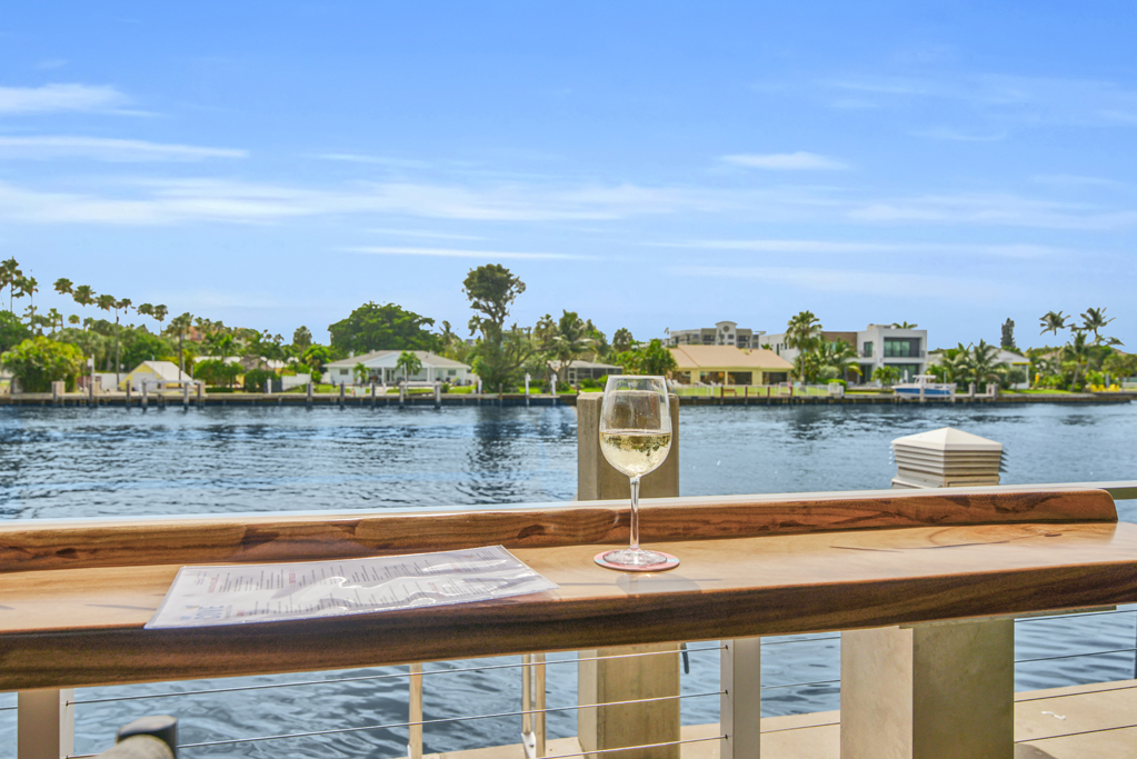 The Cove Waterfront Restaurant and Tiki Bar - Dock Side