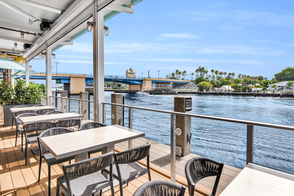 The Cove Waterfront Restaurant and Tiki Bar - Dock Side