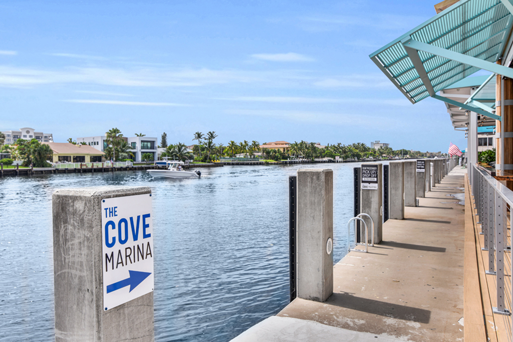 The Cove Waterfront Restaurant and Tiki Bar - Dock Side