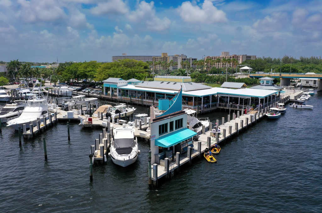 The Cove Waterfront Restaurant and Tiki Bar - Dock Side