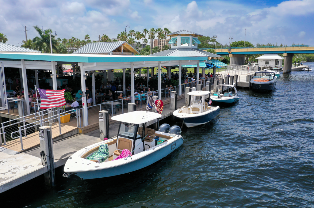 The Cove Waterfront Restaurant and Tiki Bar - Dock Side